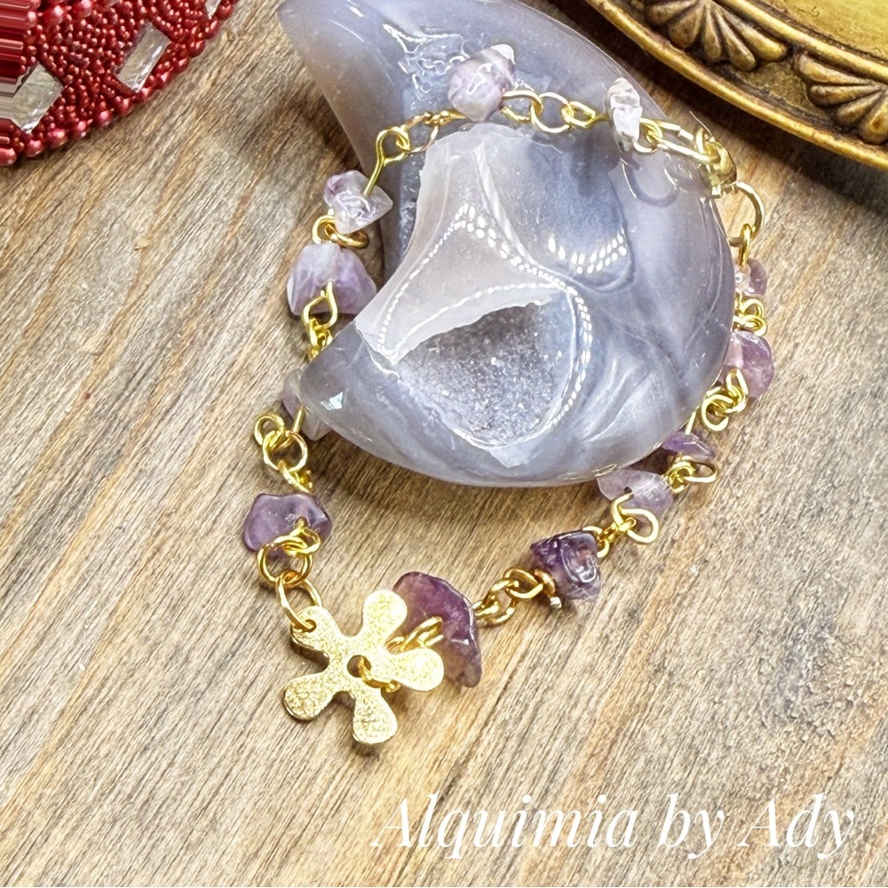 Gold Chain Bracelet with Purple Amethyst Chips